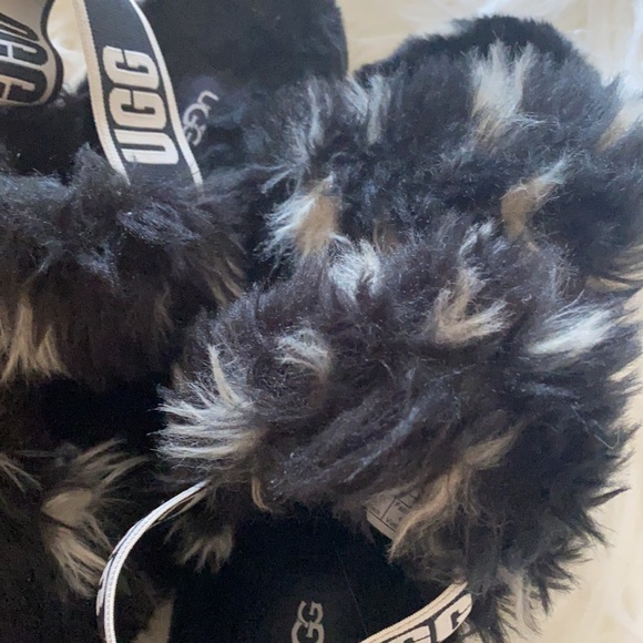 UGG Black and Cream Fluffy Slippers - Picture 5 of 6